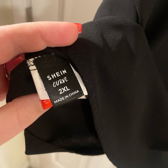 Black Women's Button-Up Top - Picture 7 of 7